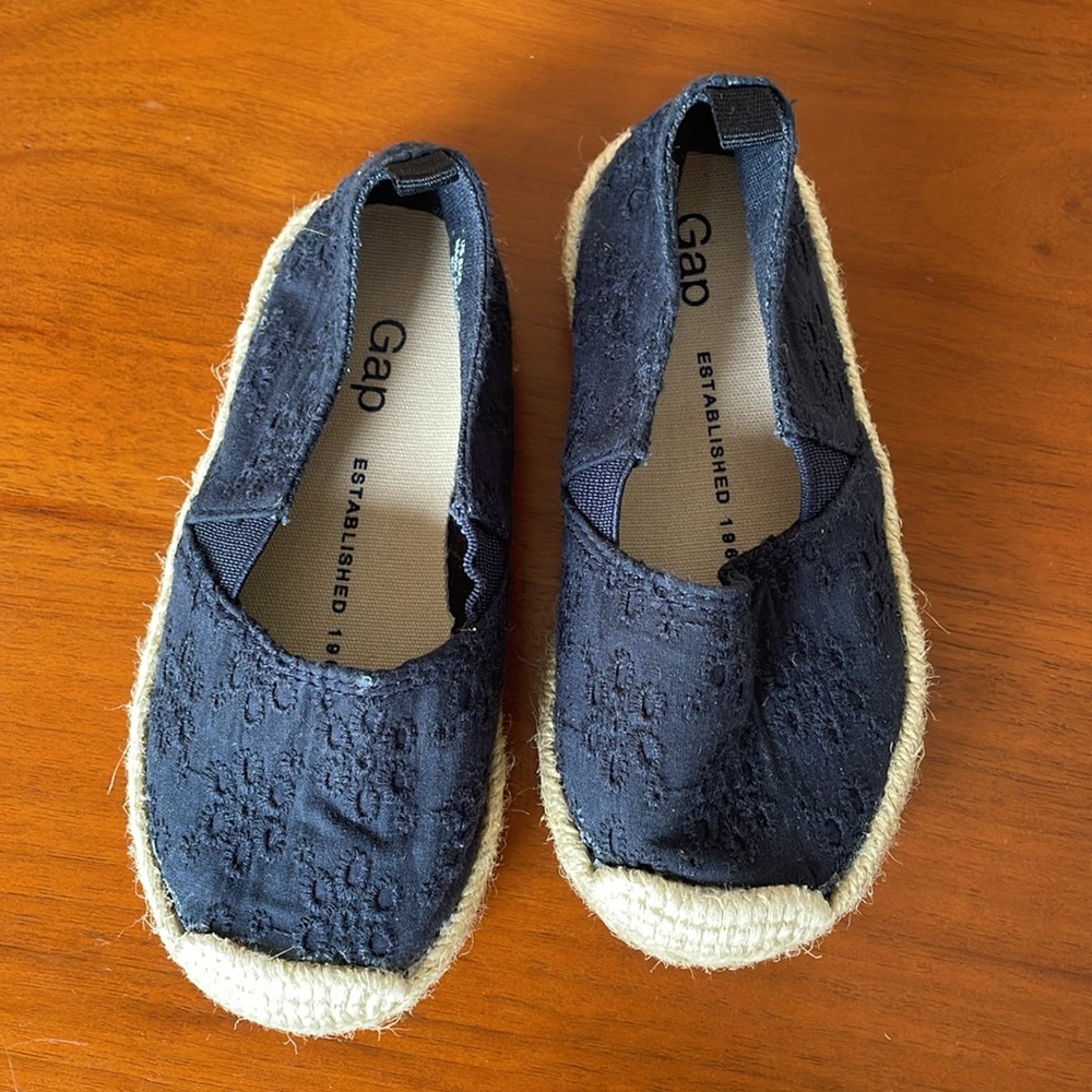 Slip on espadrilles NWOT